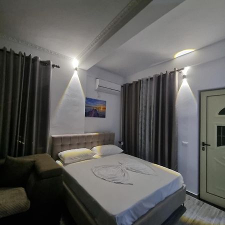 Vila Megi-Rent Room Вльора Екстер'єр фото