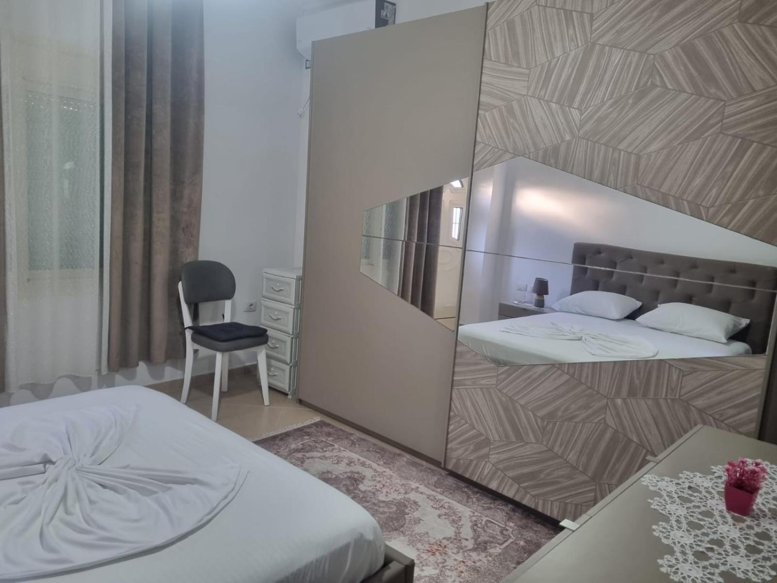 Vila Megi-Rent Room Вльора Екстер'єр фото