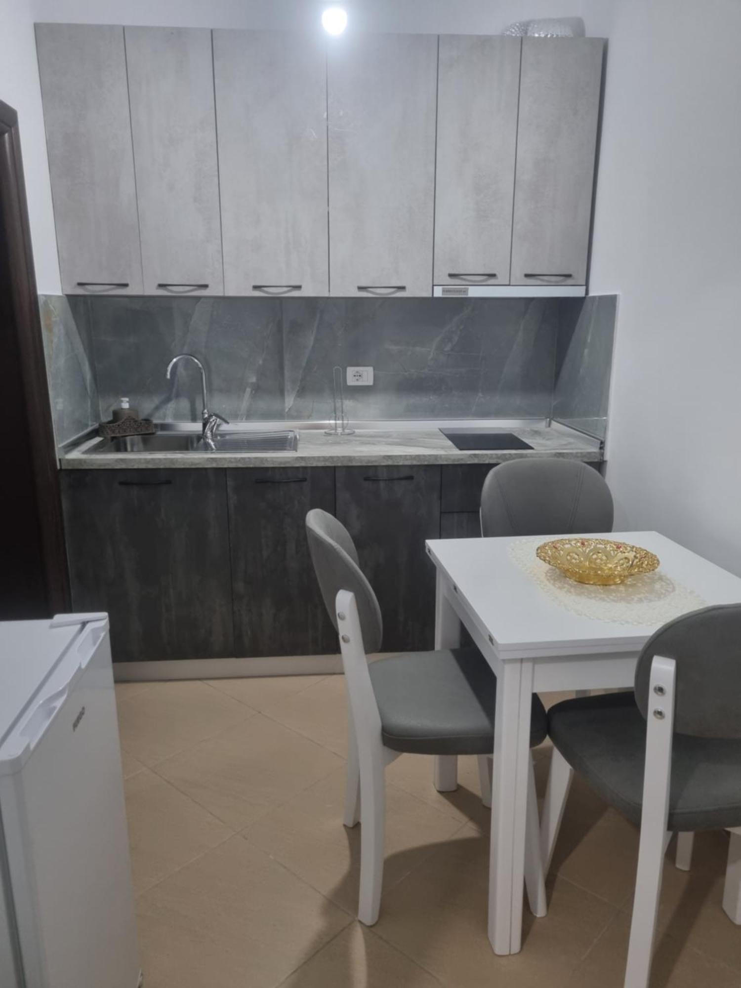 Vila Megi-Rent Room Вльора Екстер'єр фото