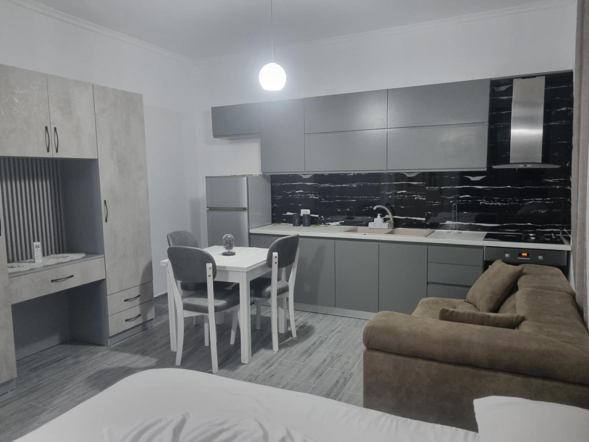 Vila Megi-Rent Room Вльора Екстер'єр фото