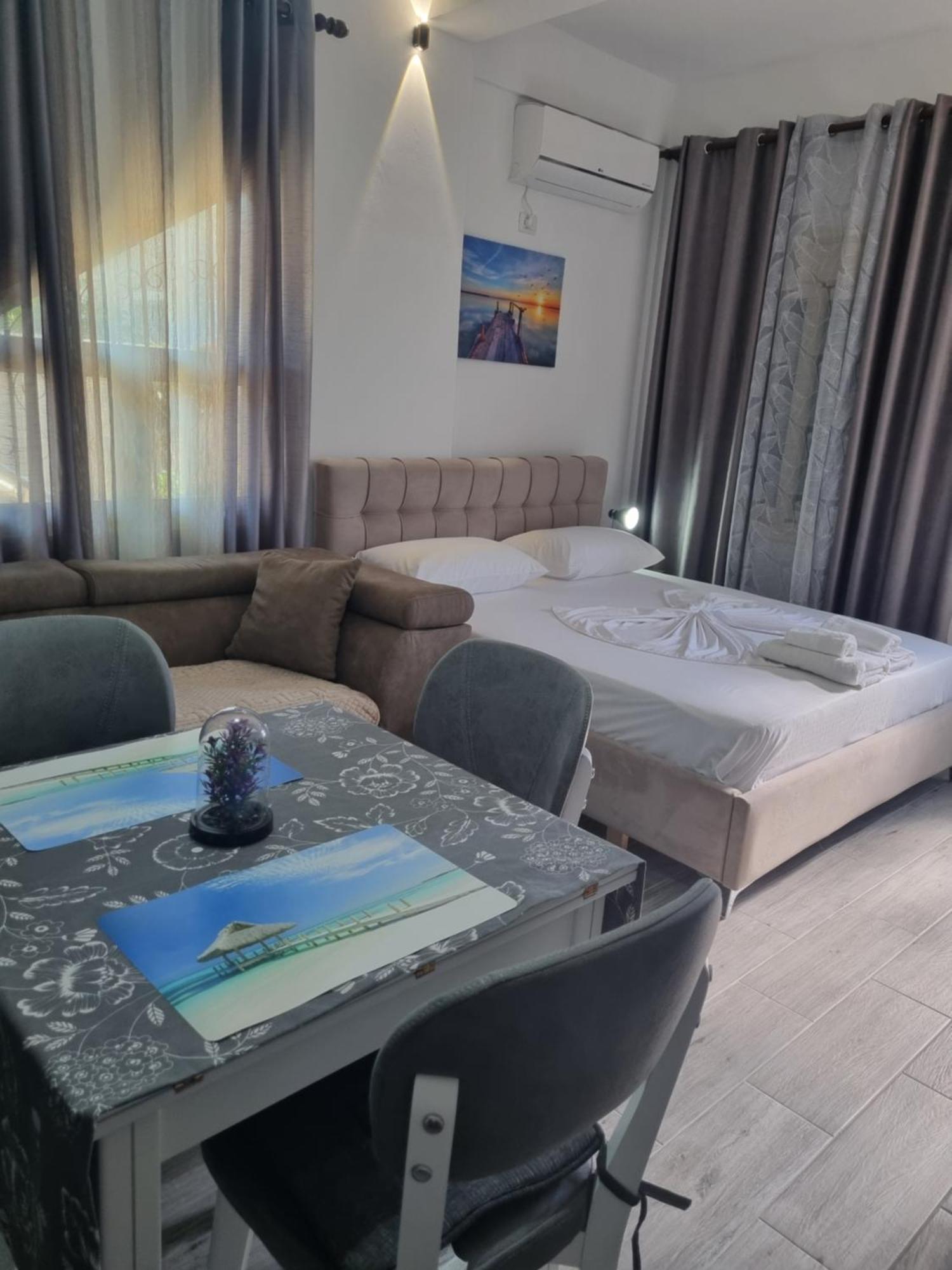Vila Megi-Rent Room Вльора Екстер'єр фото