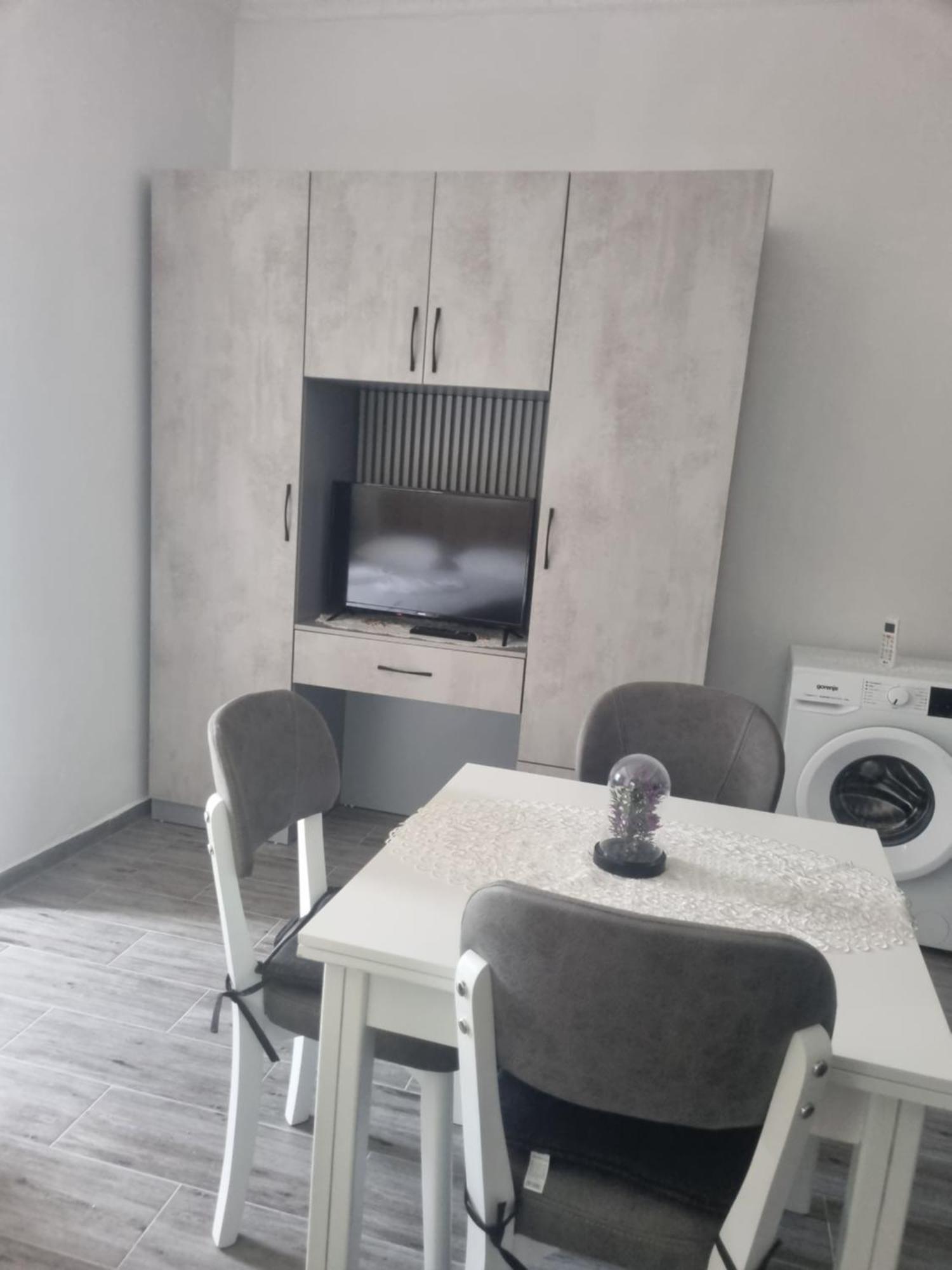 Vila Megi-Rent Room Вльора Екстер'єр фото