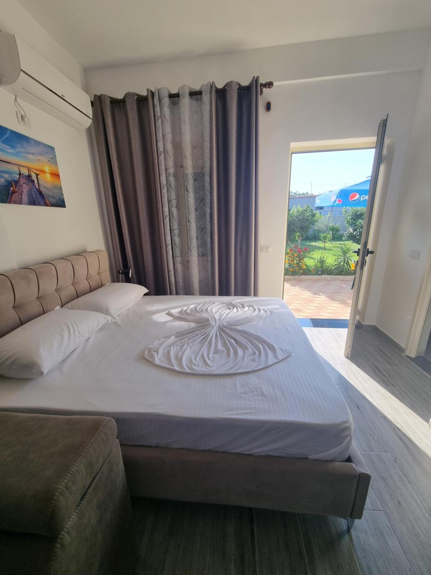 Vila Megi-Rent Room Вльора Екстер'єр фото