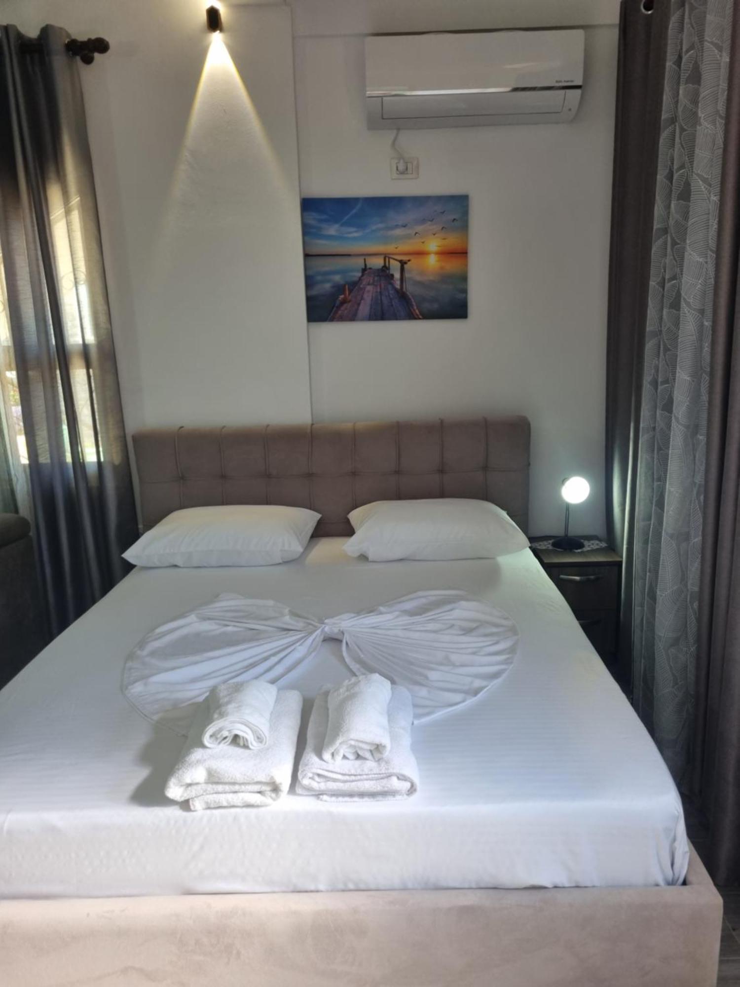 Vila Megi-Rent Room Вльора Екстер'єр фото