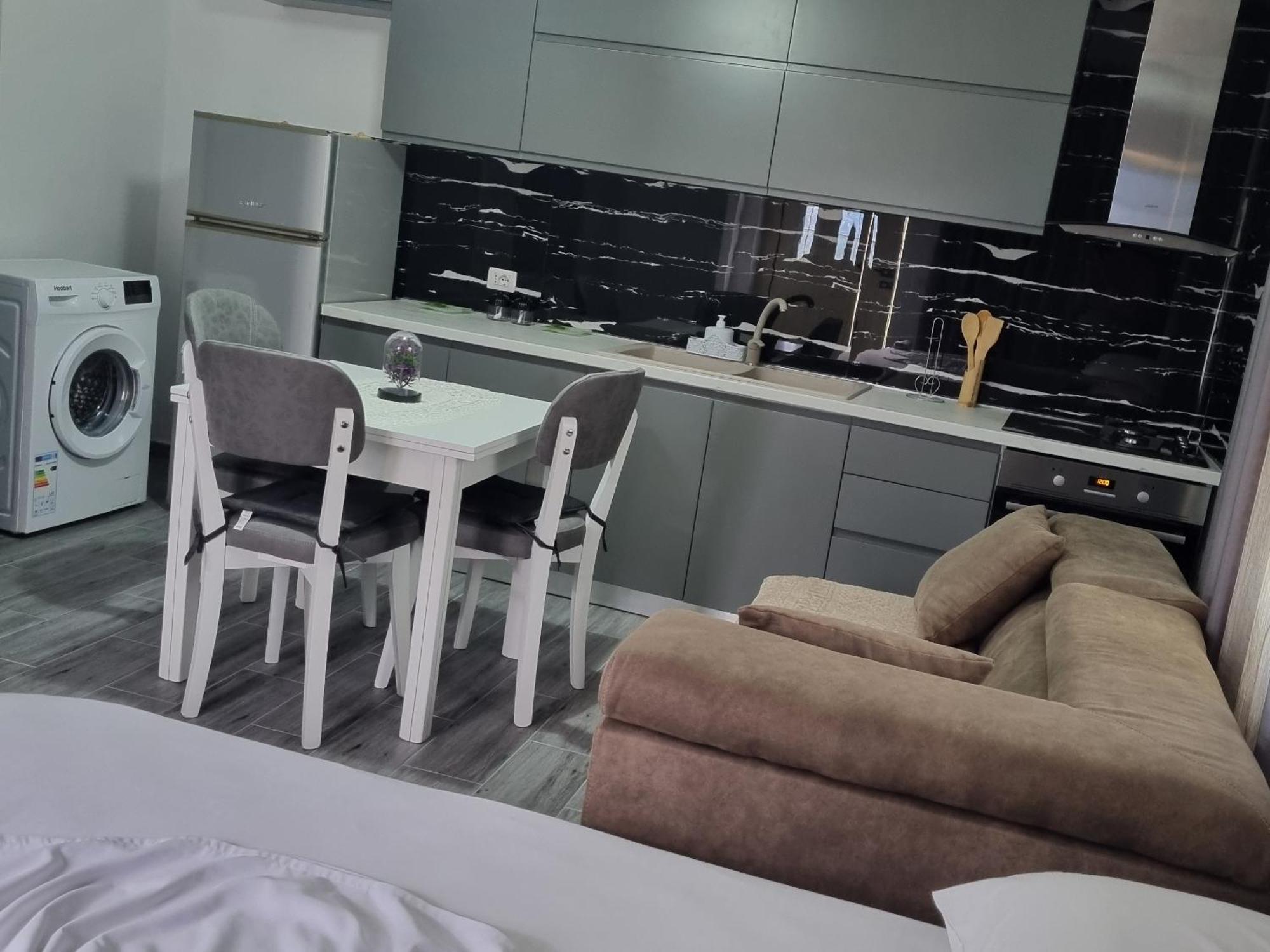 Vila Megi-Rent Room Вльора Екстер'єр фото