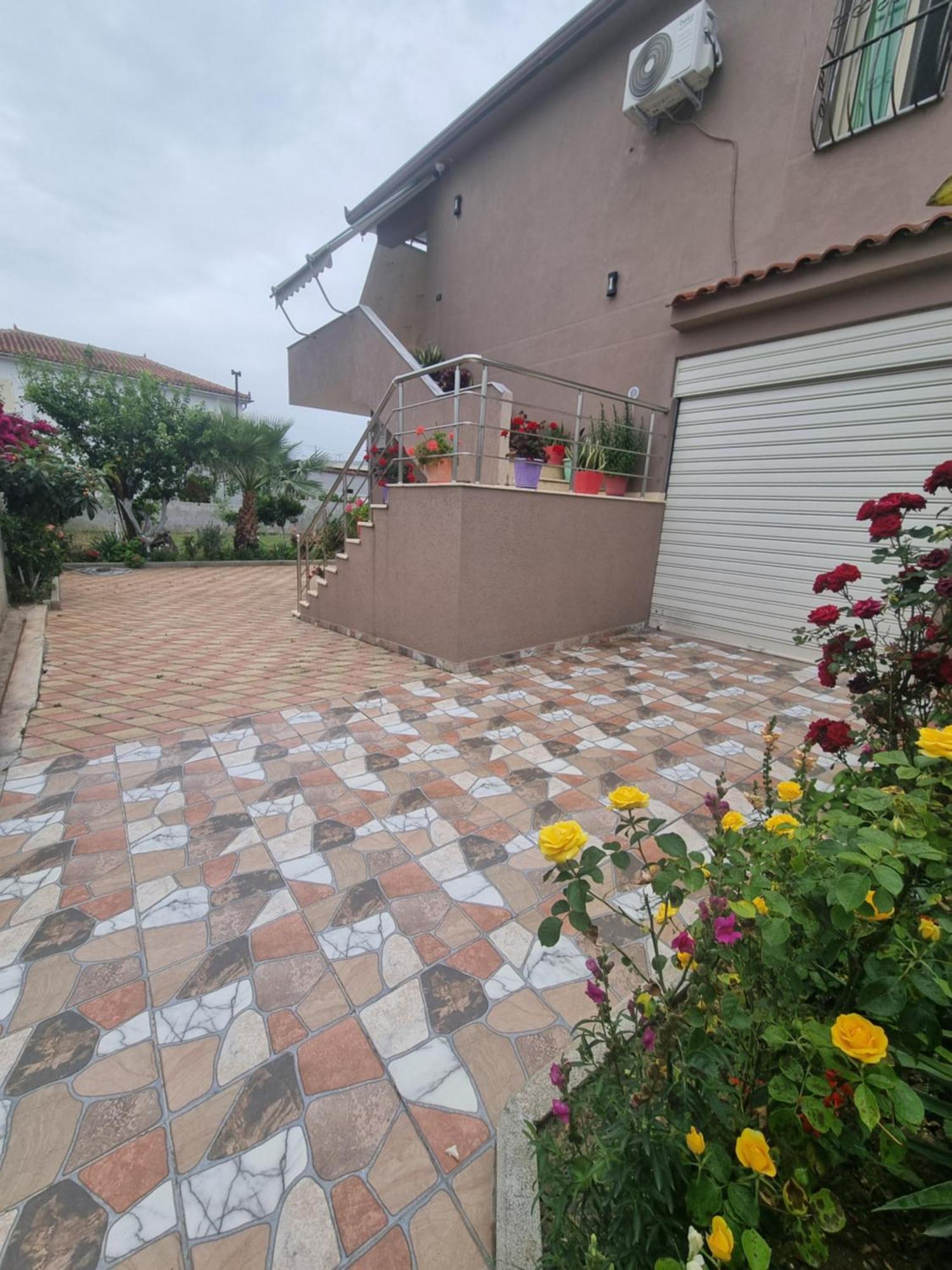 Vila Megi-Rent Room Вльора Екстер'єр фото